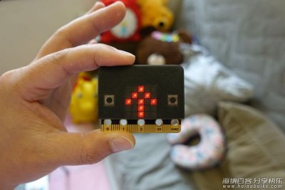 用 micro:bit DIY 数码指南针 