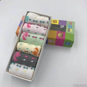 义乌库存儿童袜子批发，儿童盒装袜价格