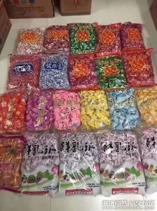 10元模式称斤糖果批发，年货糖果货源，摆地摊卖糖果 